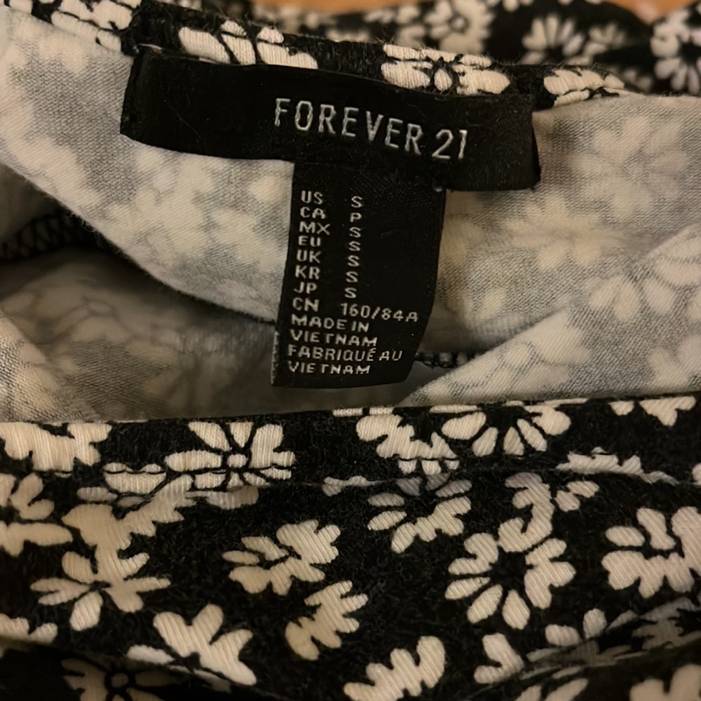 Cute Forever 21 black and white floral print skater dress - Picture 4 of 4